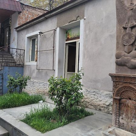 Guest House In The Small Center Yerevan Luaran gambar